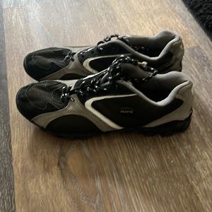 Cycling  shoes w/ clip in ladies cloth 9.5